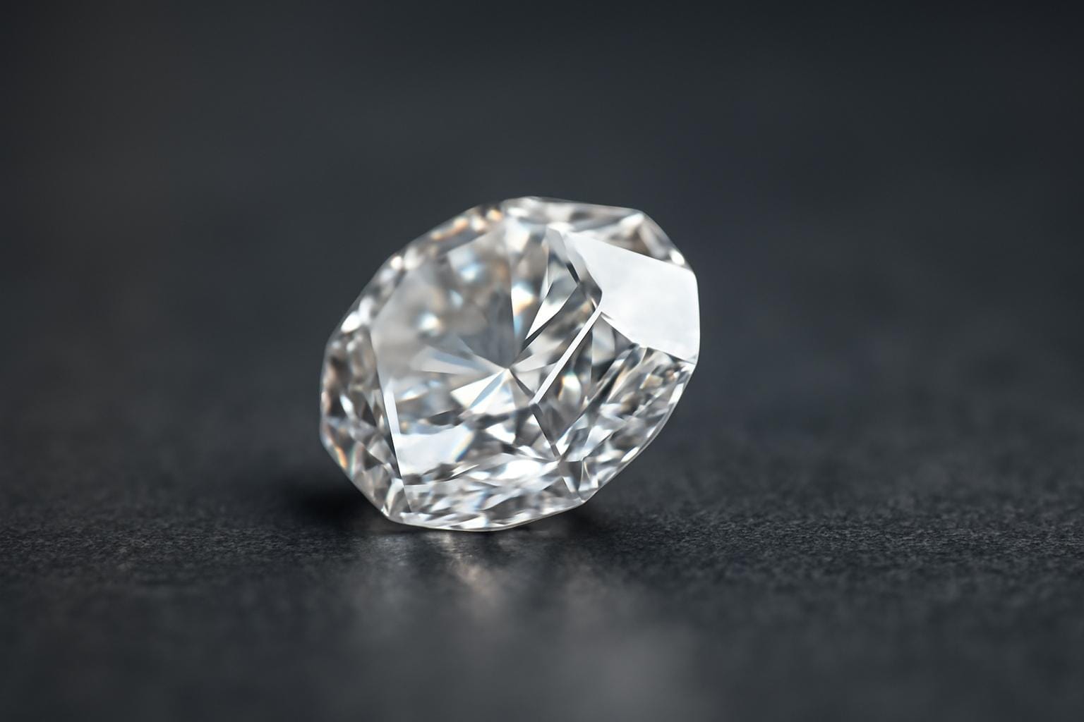 Biżuteria z diamentami hodowanymi w laboratorium