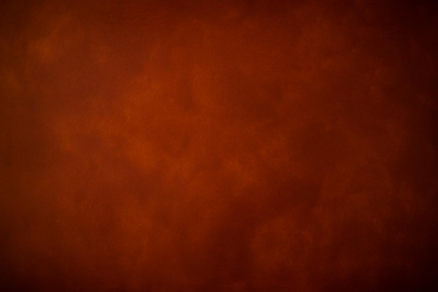 Chocolate suede nails – manicure trend jesień-zima 2026