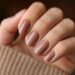 manicure w mlecznym brazie trendy style i efekt 2 1