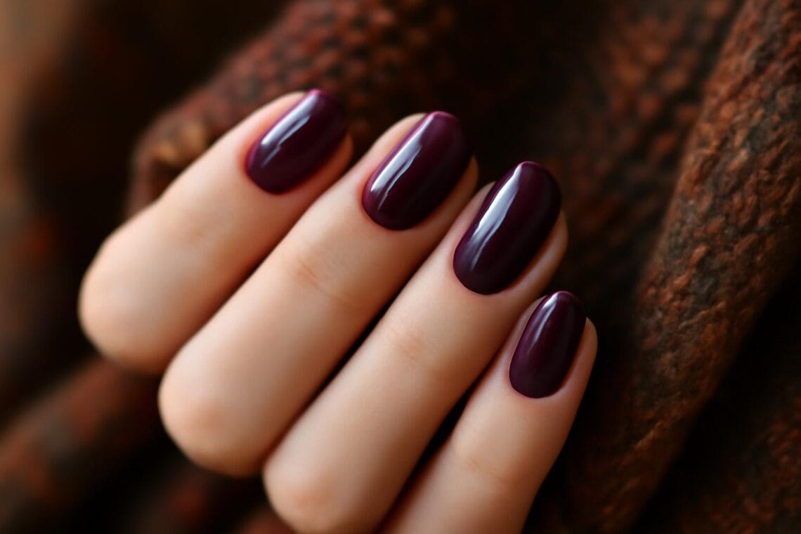 sliwkowy manicure na jesien 2026 trendy i inspiracje 2 1