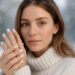 zimowy manicure w stylu czystej swiezej energii 2 1